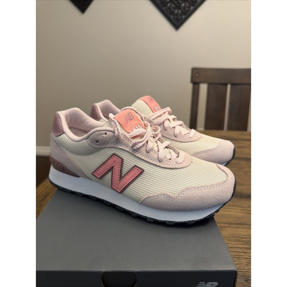 Woman's Athleisure New Balance 515 v3 Sneaker Size 6 …Y6